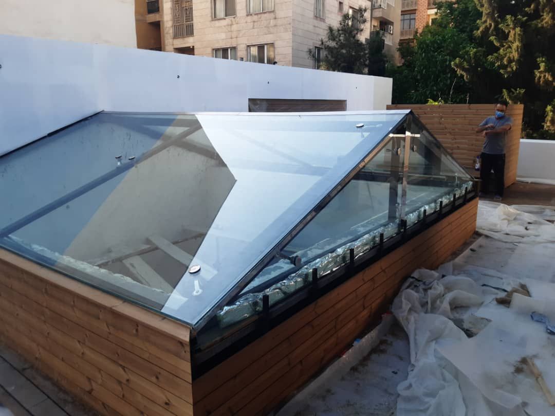 مقایسه اسکای لایت ثابت و متحرک از نظر نورگیری