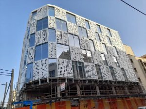 مقایسه کیفیت کرتین وال داخلی و خارجی