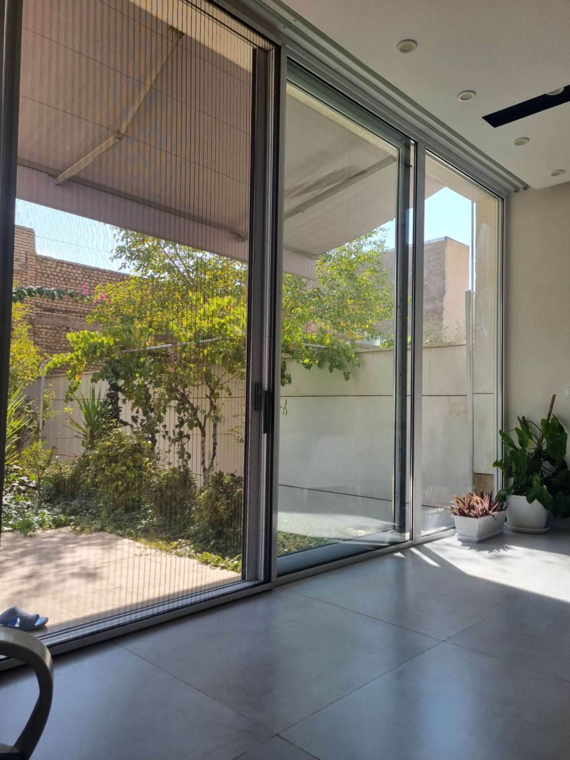 هزینه اجرای سیستم‌های کرتین‌وال فریم‌لس